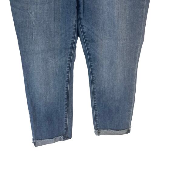 Kut From Kloth Women's Size 4p Medium Wash Mid Rise Capri Jeans - Picture 5 of 10